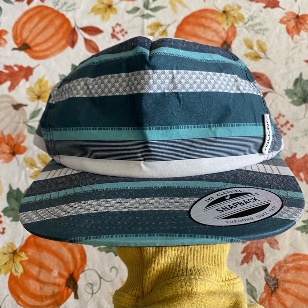 Volcom polyester trucker hat flat Bill striped green & Gray Y2K Surf Skater